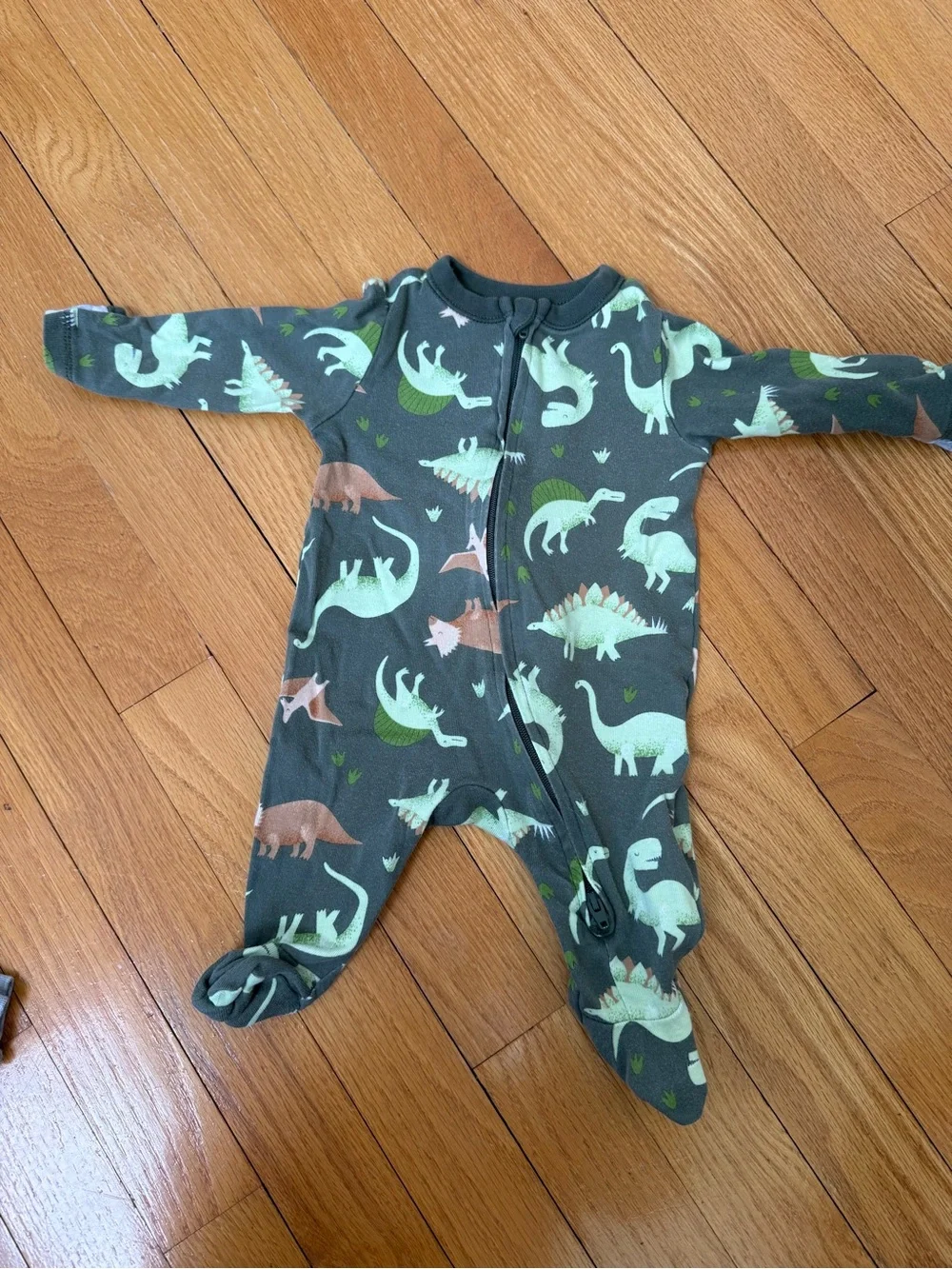 Set of 4 0-3 month pajamas, old navy/modern moments/simple joys